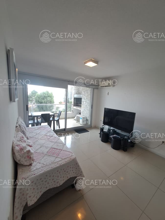 Apartamento en venta de 2 dormitorios en suite en Torre Moon,  Punta del Este
