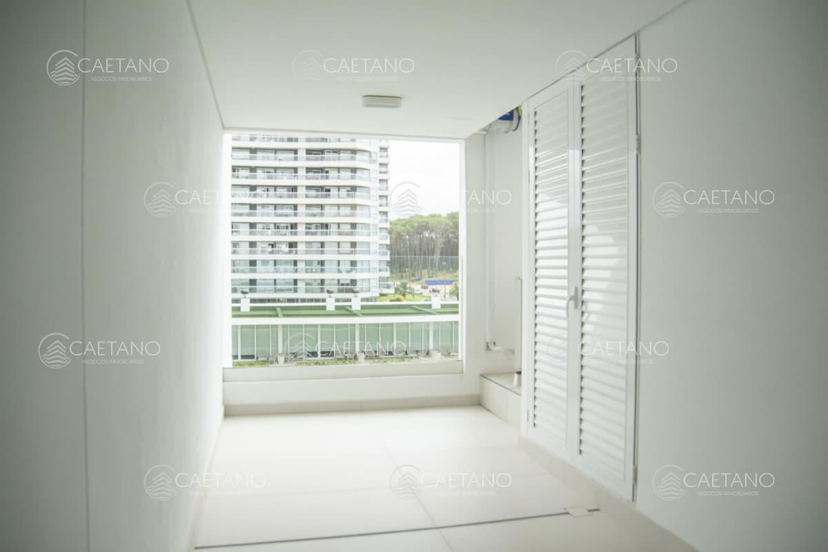 Venta apartamento 3 dormitorios. Playa brava, Punta del Este.