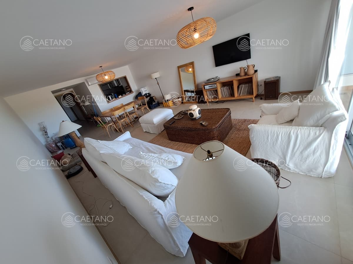 Departamento de 2 dormitorios en venta, Playa Brava, Punta del Este. Silente