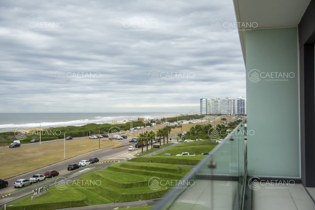 Venta apartamento 3 dormitorios. Playa brava, Punta del Este.