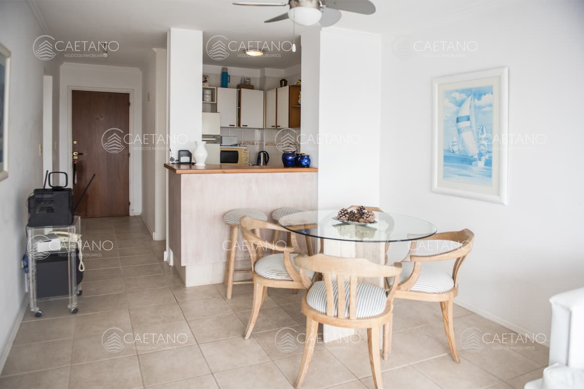 Vende apartamento de 2 dormitorios en Brava Punta del Este