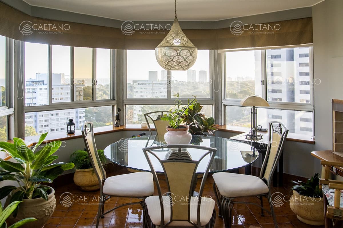 Apartamento en Roosevelt Center de 3 dormitorios mas dependencia