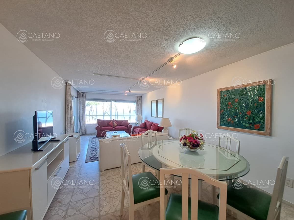 IMARANGATU, APARTAMENTO DE 2 DORMITORIOS, PLAYA MANSA, PRIMERA LINEA, PARADAS