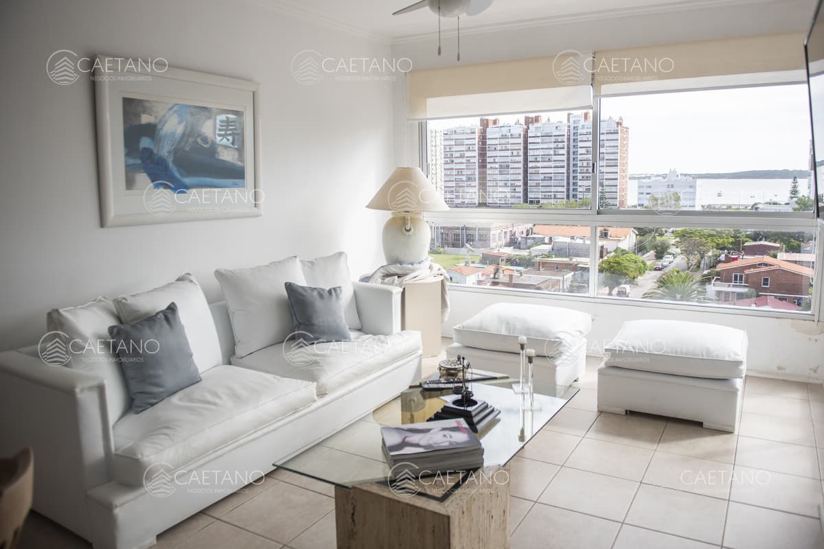 Vende apartamento de 2 dormitorios en Brava Punta del Este