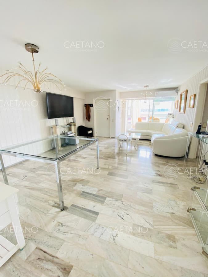 Vende Apartamento en Península - Punta del Este de 3 dormitorios.