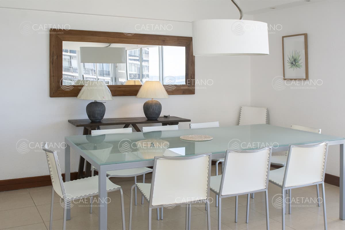 Apartamento de 2 dormitorios con vista al mar en venta en Peninsula.
