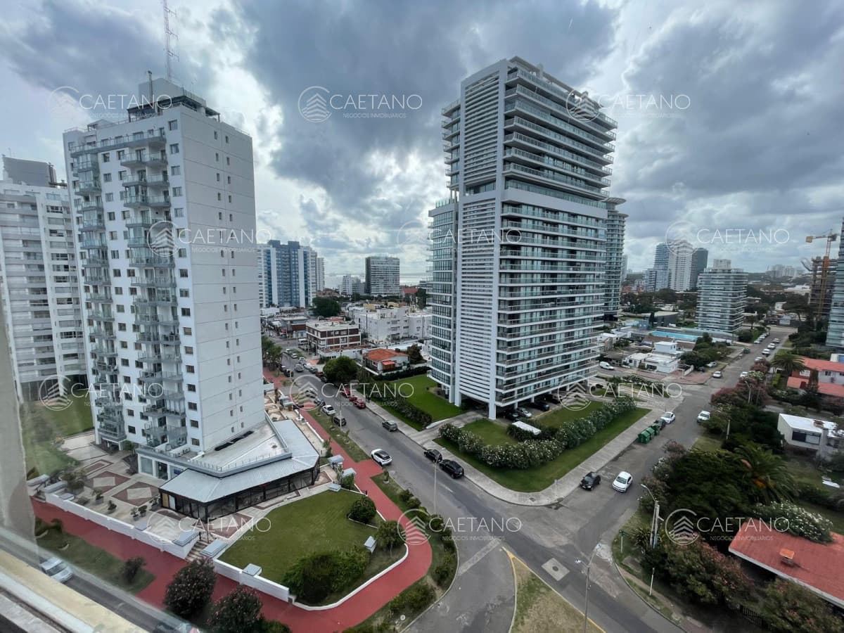 Departamento en venta en Brava - Punta del Este de 1 dormitorio y medio.