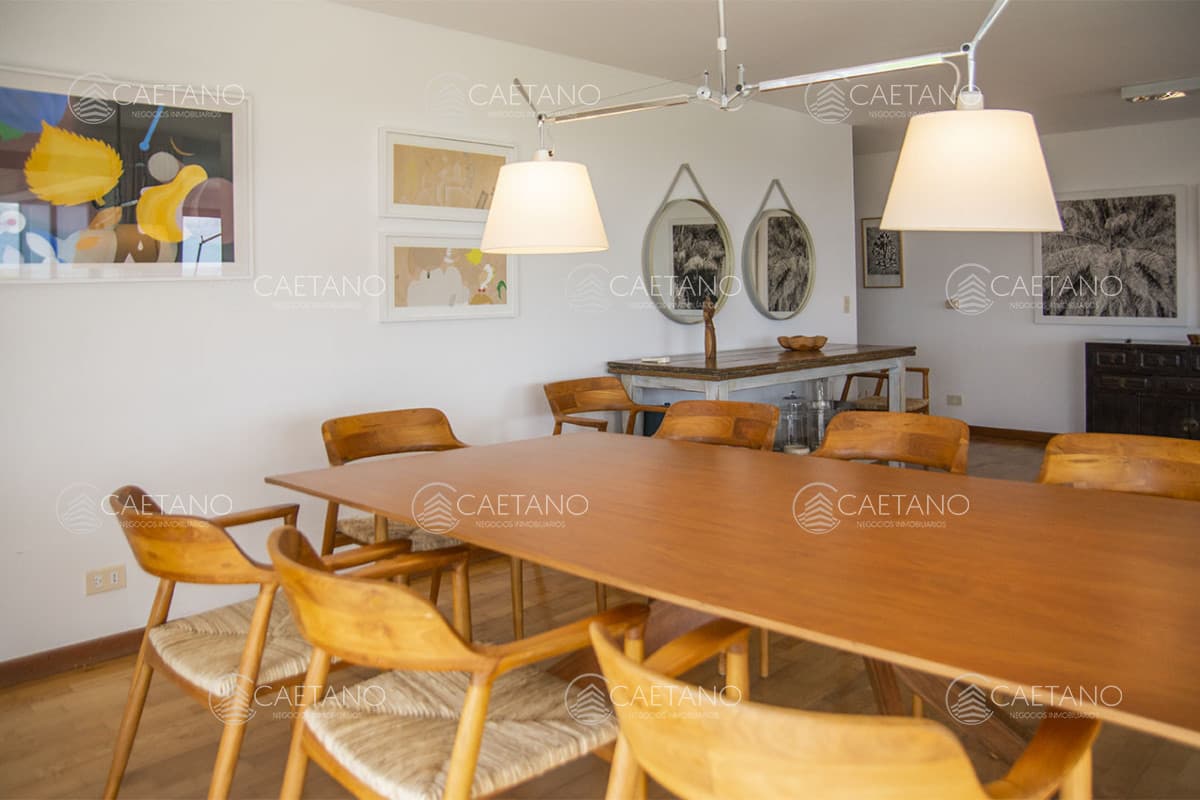 Apartamento de 3 dormitorios ensuite en primera línea Playa Brava Punta del Este