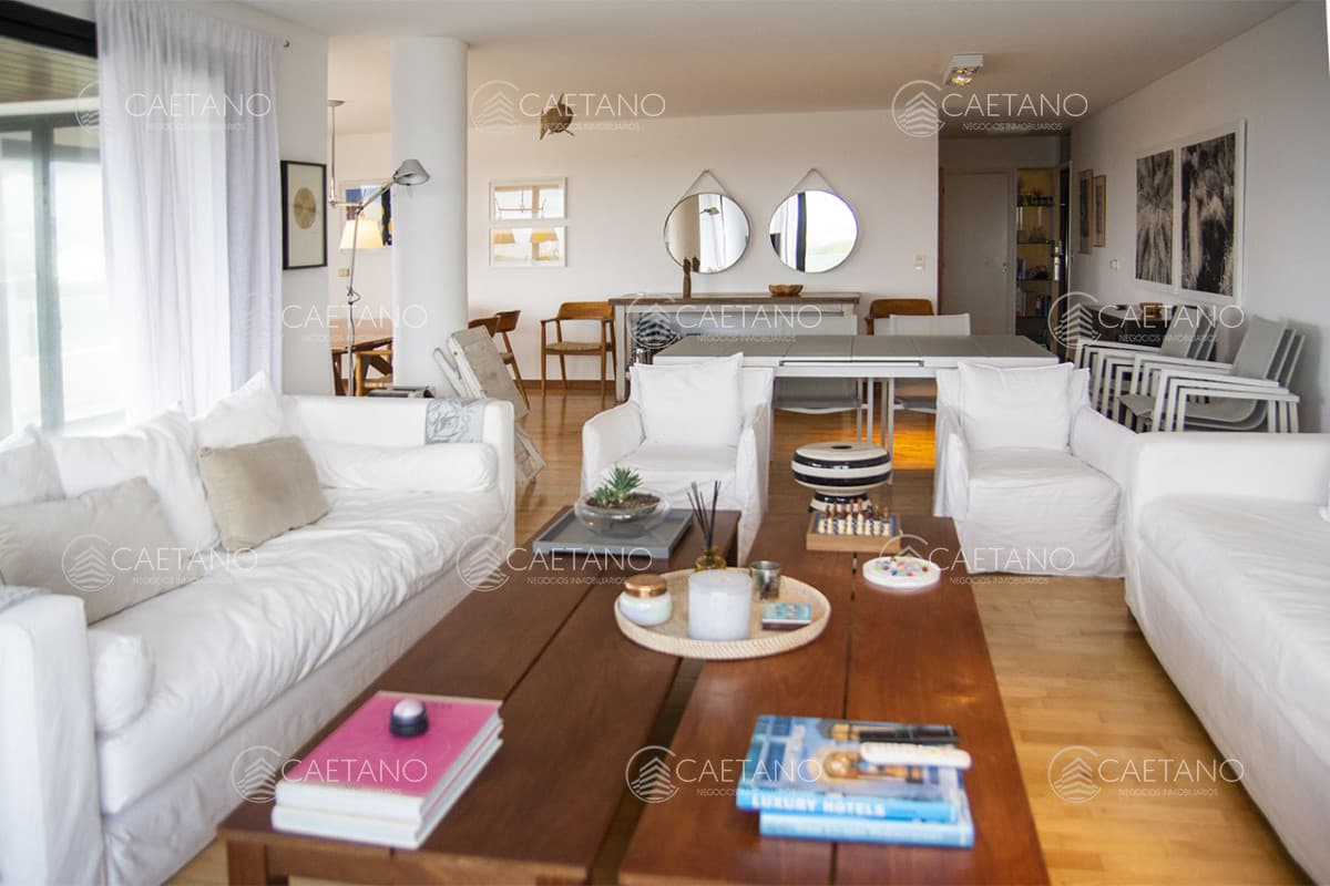 Apartamento de 3 dormitorios ensuite en primera línea Playa Brava Punta del Este