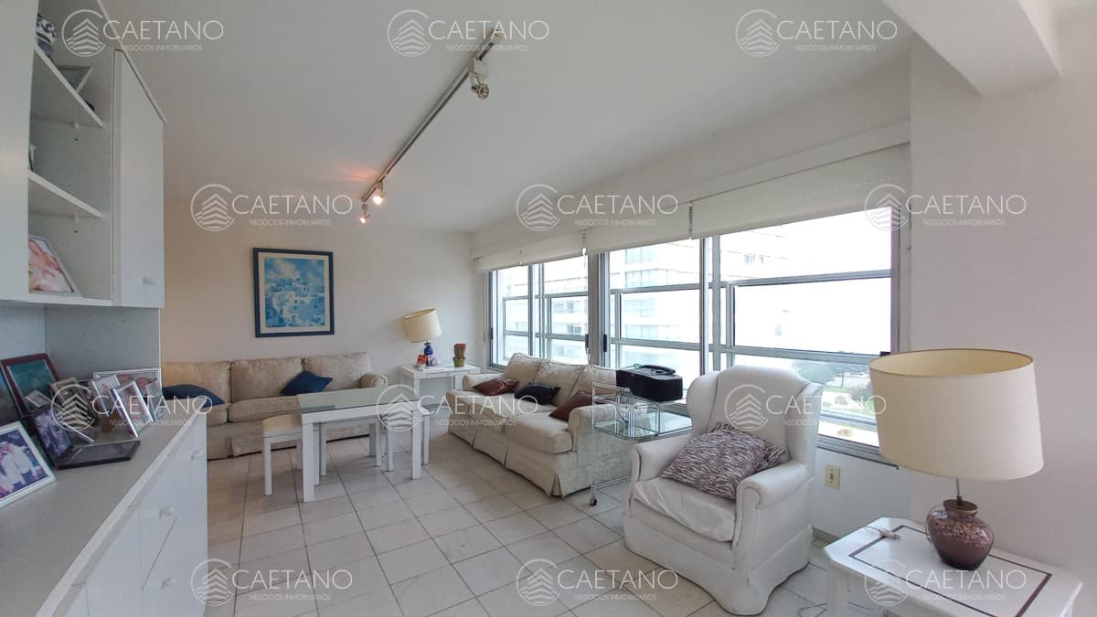 Departamento de 3 dormitorios + dependencia en venta, Playa Mansa. Torre Jefferson,.