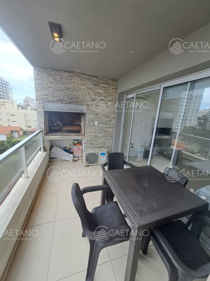 Apartamento en venta de 2 dormitorios en suite en Torre Moon,  Punta del Este