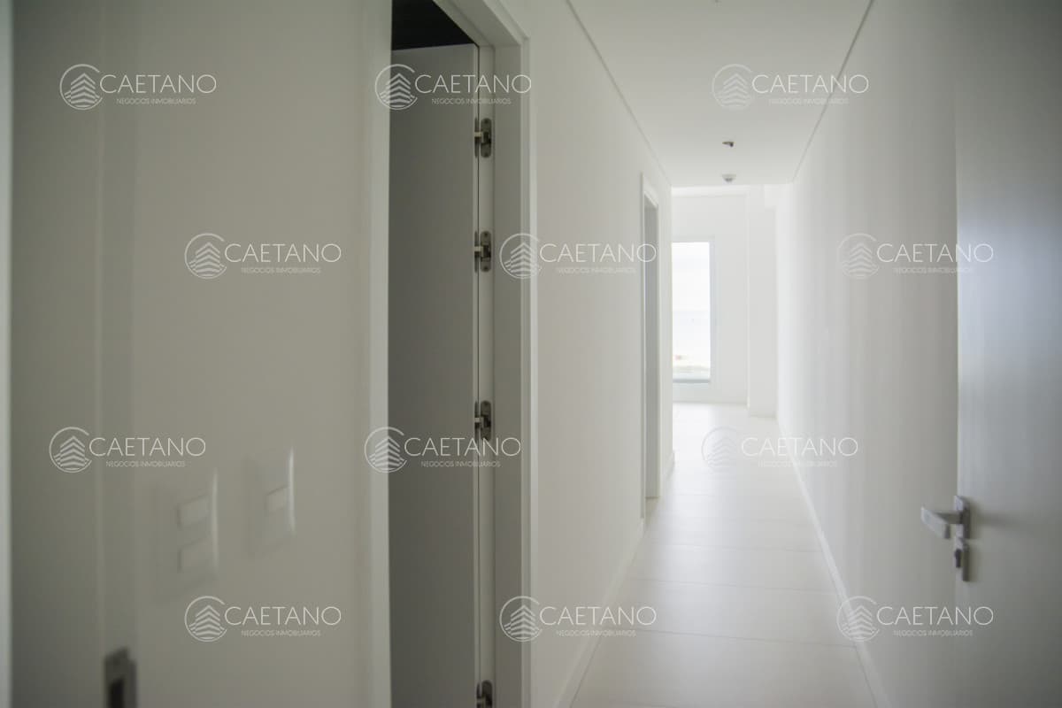 Venta apartamento 3 dormitorios. Playa brava, Punta del Este.