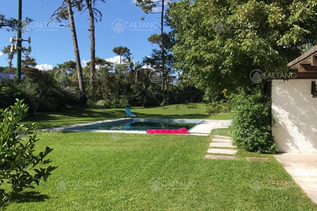 Venta casa 6 dormitorios. Playa mansa, Punta del Este