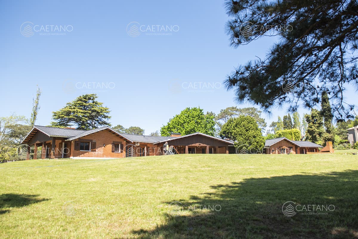 Casa en venta con vista a agradable entorno.