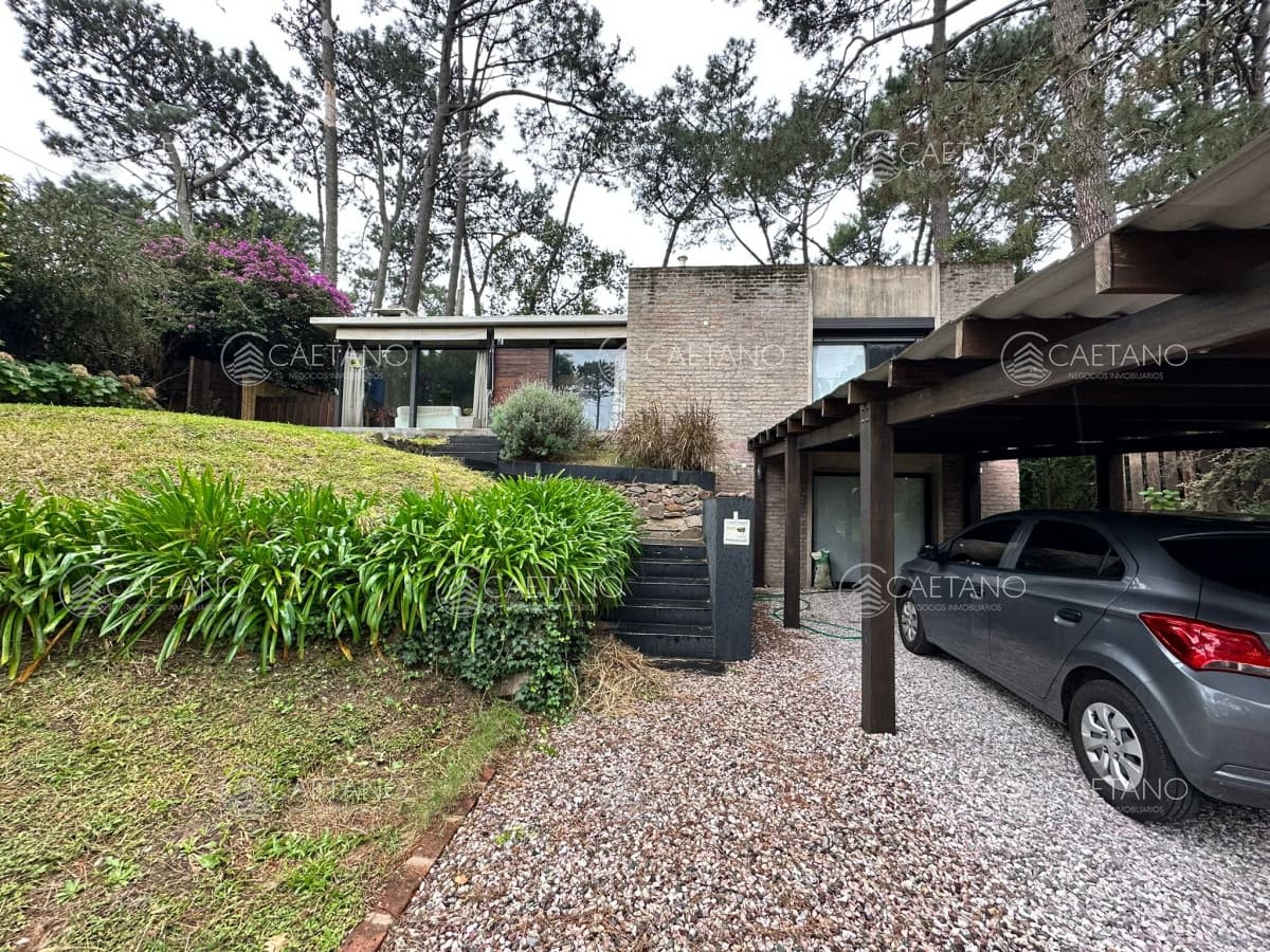 Vende casa muy linda en Pinares , Punta del Este