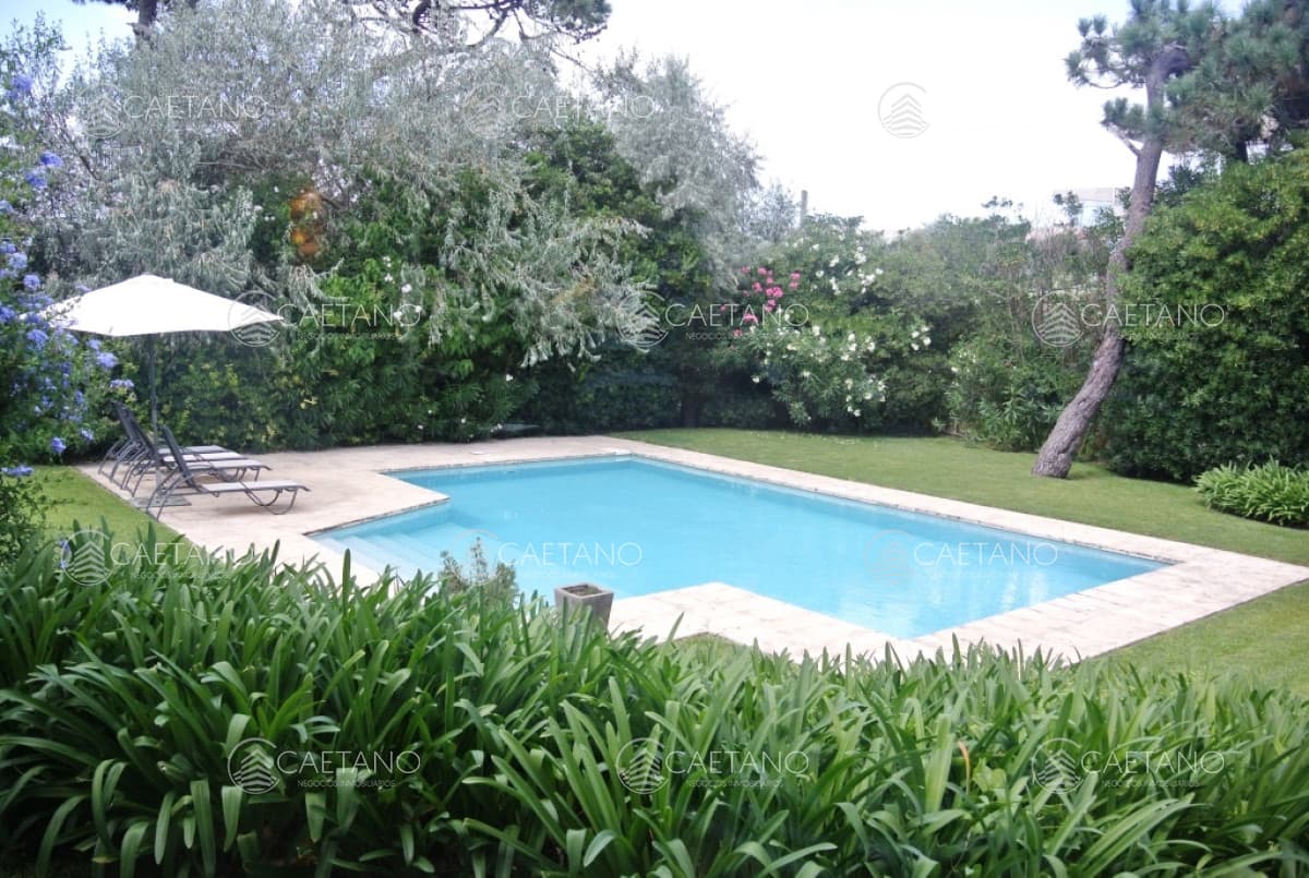 Casa en venta de 5 dormitorios a metros del mar