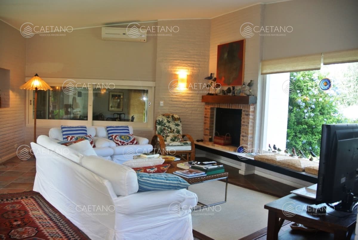 Casa en venta de 5 dormitorios a metros del mar