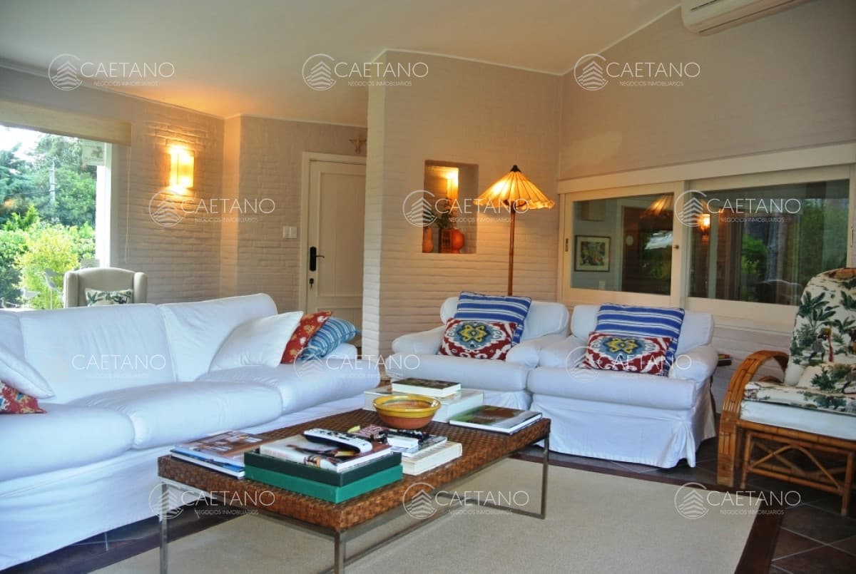 Casa en venta de 5 dormitorios a metros del mar