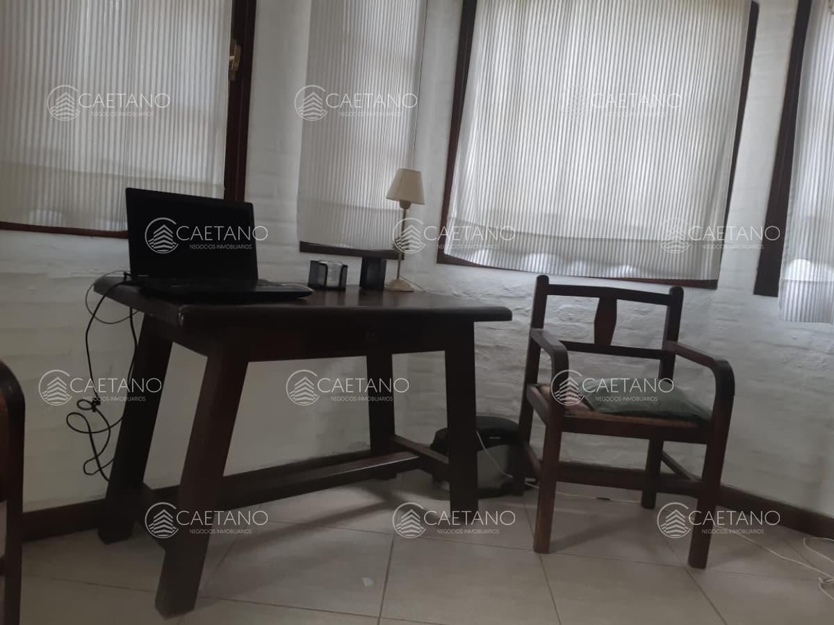 Barrio cerrado a pasos del mar con todos los servicios. Solanas, Punta del Este. Chalet en venta