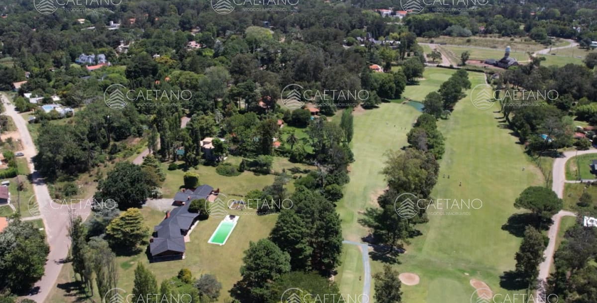 Casa en venta con vista a agradable entorno.