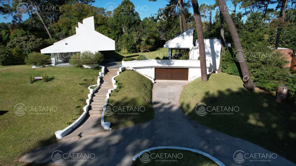 Casa en venta en Lugano, Punta del este, 3 dormitorios y dependencia