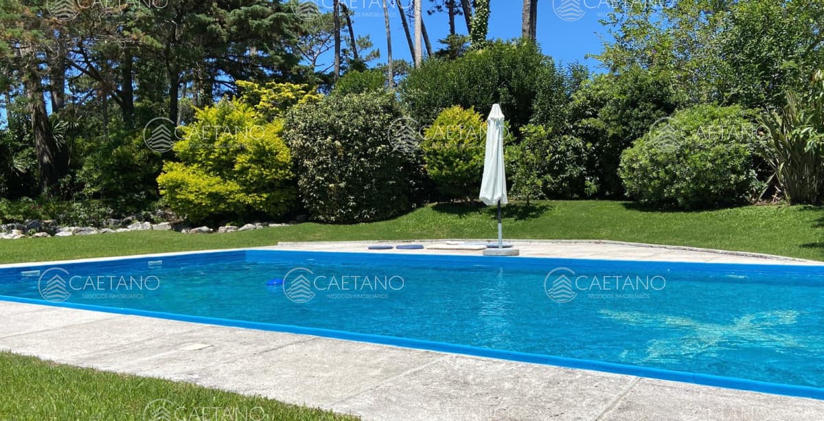 Venta casa 6 dormitorios. Playa mansa, Punta del Este