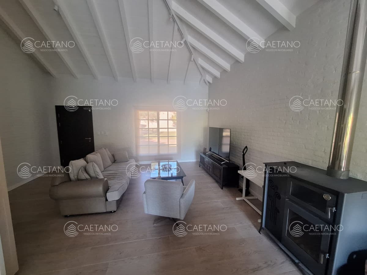 Vende casa de 3 dormitorios con fondo al Club de Golf, Punta Ballena