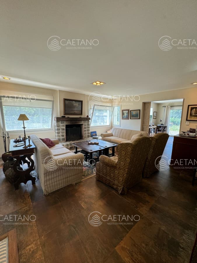 En venta casa de 3 dormitorios, con piscina y barbacoa, en Barrio Golf, Punta Este