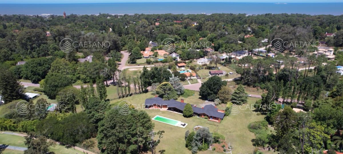 Casa en venta con vista a agradable entorno.
