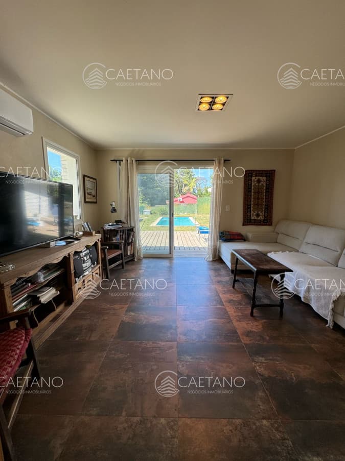 En venta casa de 3 dormitorios, con piscina y barbacoa, en Barrio Golf, Punta Este