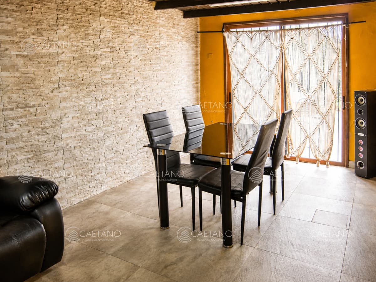 En venta casa de 4 dormitorios en Barrio 4 H en Maldonado, con barbacoa y piscina
