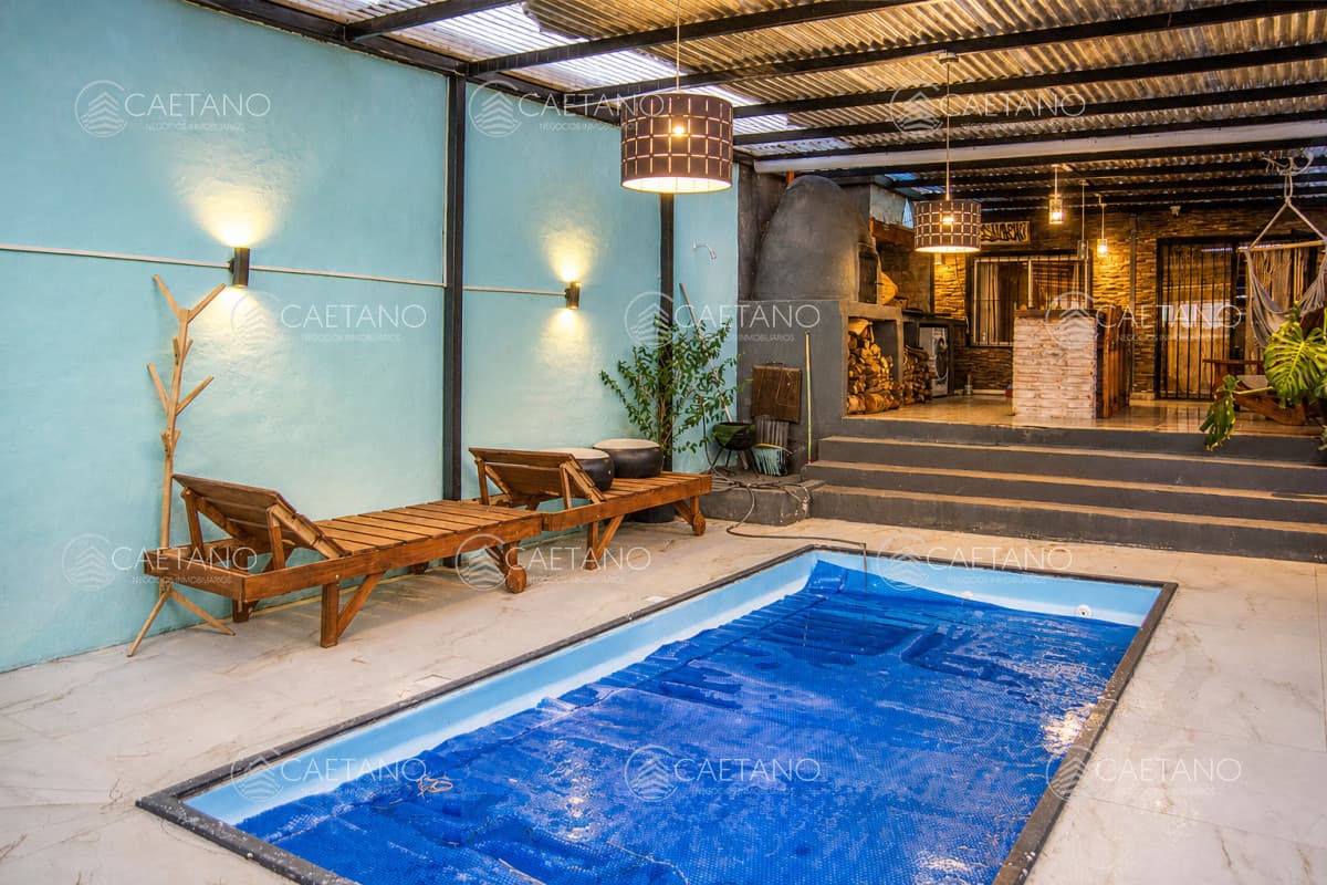 En venta casa de 4 dormitorios en Barrio 4 H en Maldonado, con barbacoa y piscina
