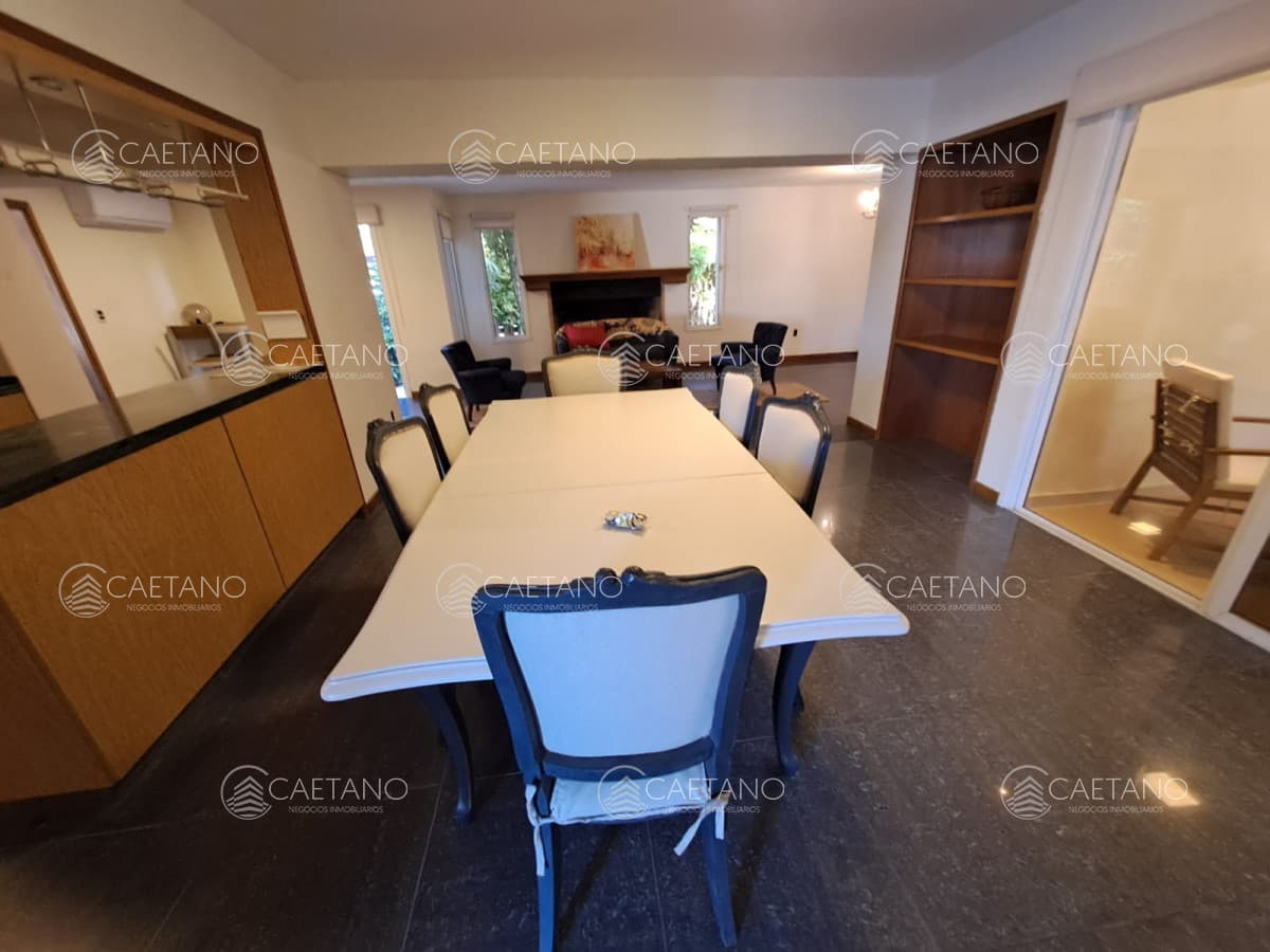 Espaciosa Casa en Barrio Privado de 6 dorm y piscina en Punta del Este