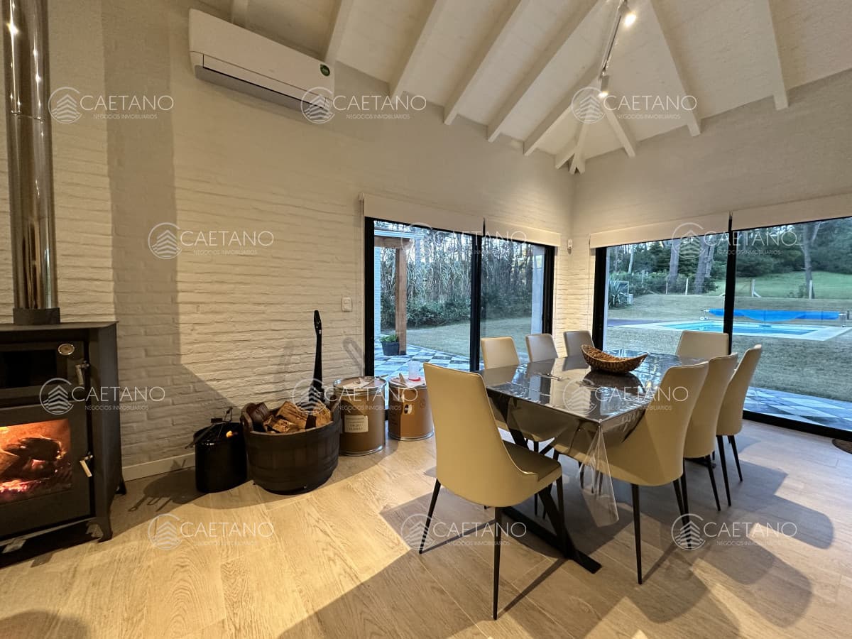 Vende casa de 3 dormitorios con fondo al Club de Golf, Punta Ballena