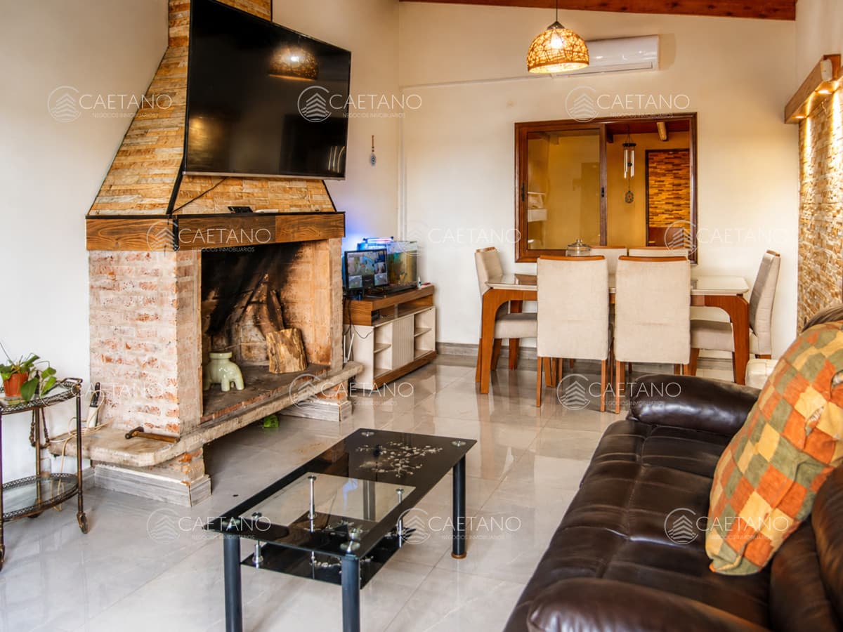 En venta casa de 4 dormitorios en Barrio 4 H en Maldonado, con barbacoa y piscina