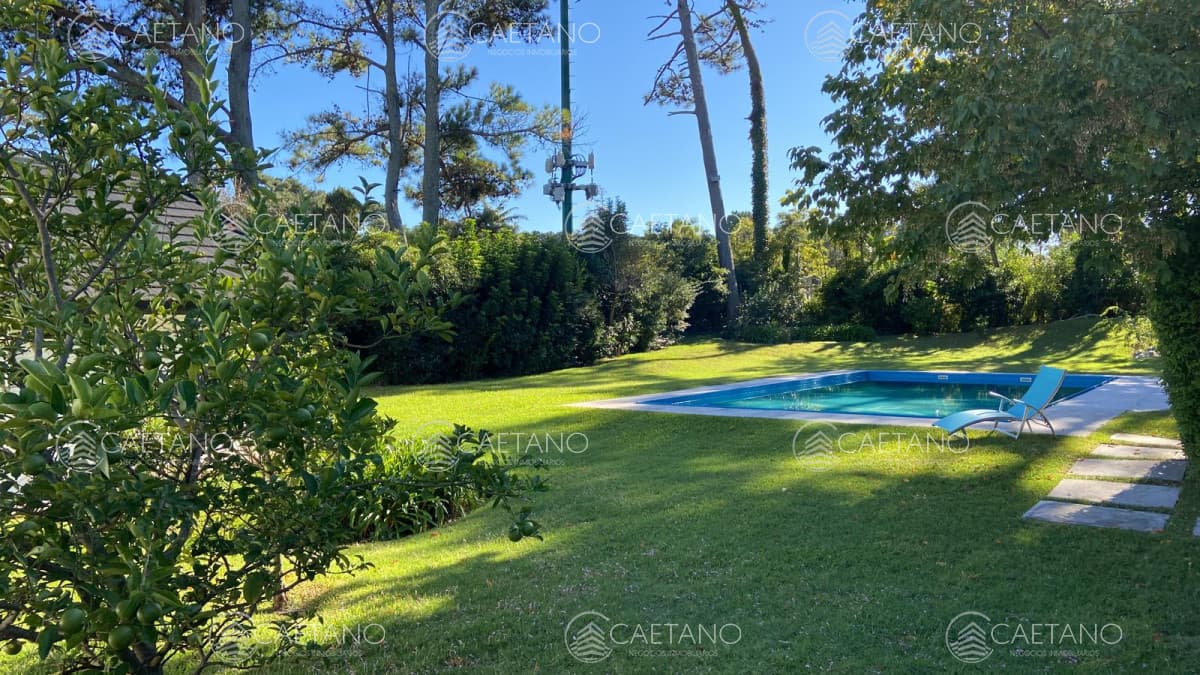 Venta casa 6 dormitorios. Playa mansa, Punta del Este