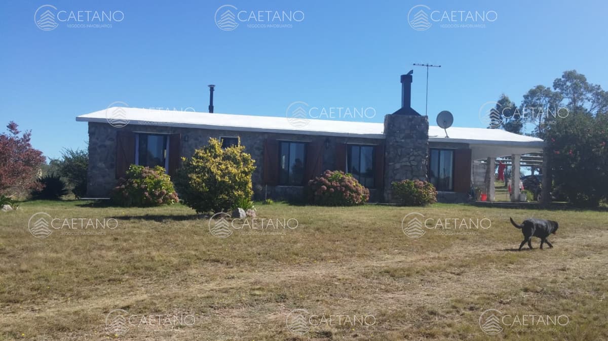 Chacra sobre ruta 12 en venta!