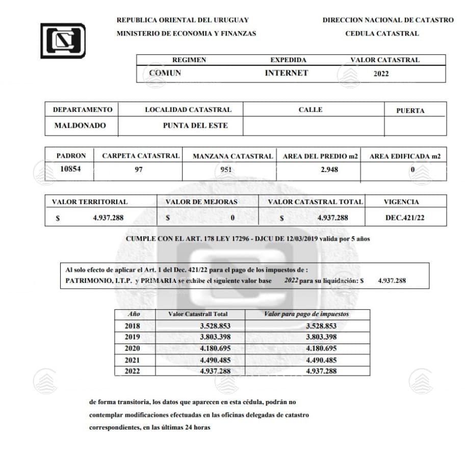 Terreno de gran superficie sobre la cancha de Golf