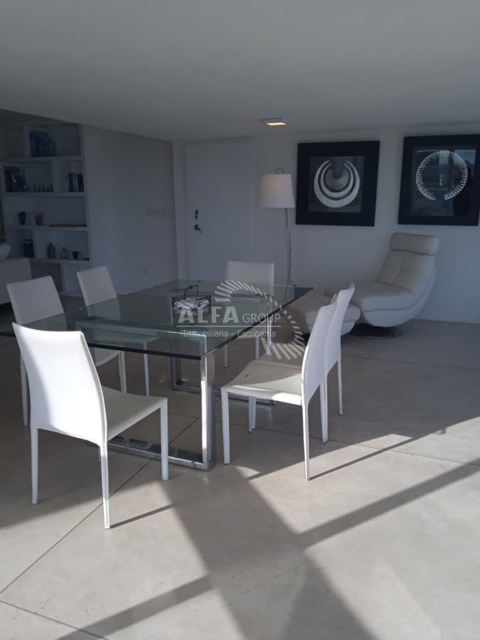 OPORTUNIDAD EN Garden Tower, unidad reciclada en su totalidad. 3 dormitorios en Península. Punta del Este