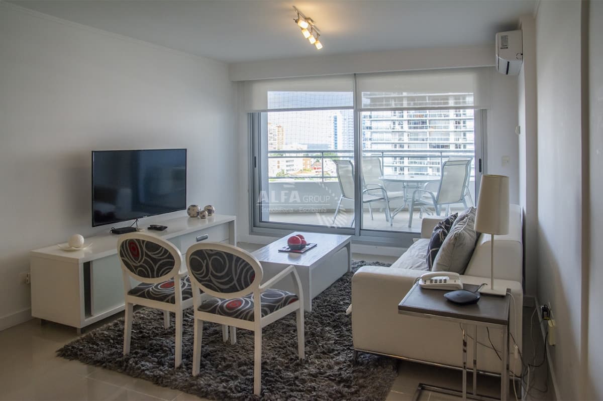 Apartamento en venta de 3 dormitorios en Forest Tower , Punta del este