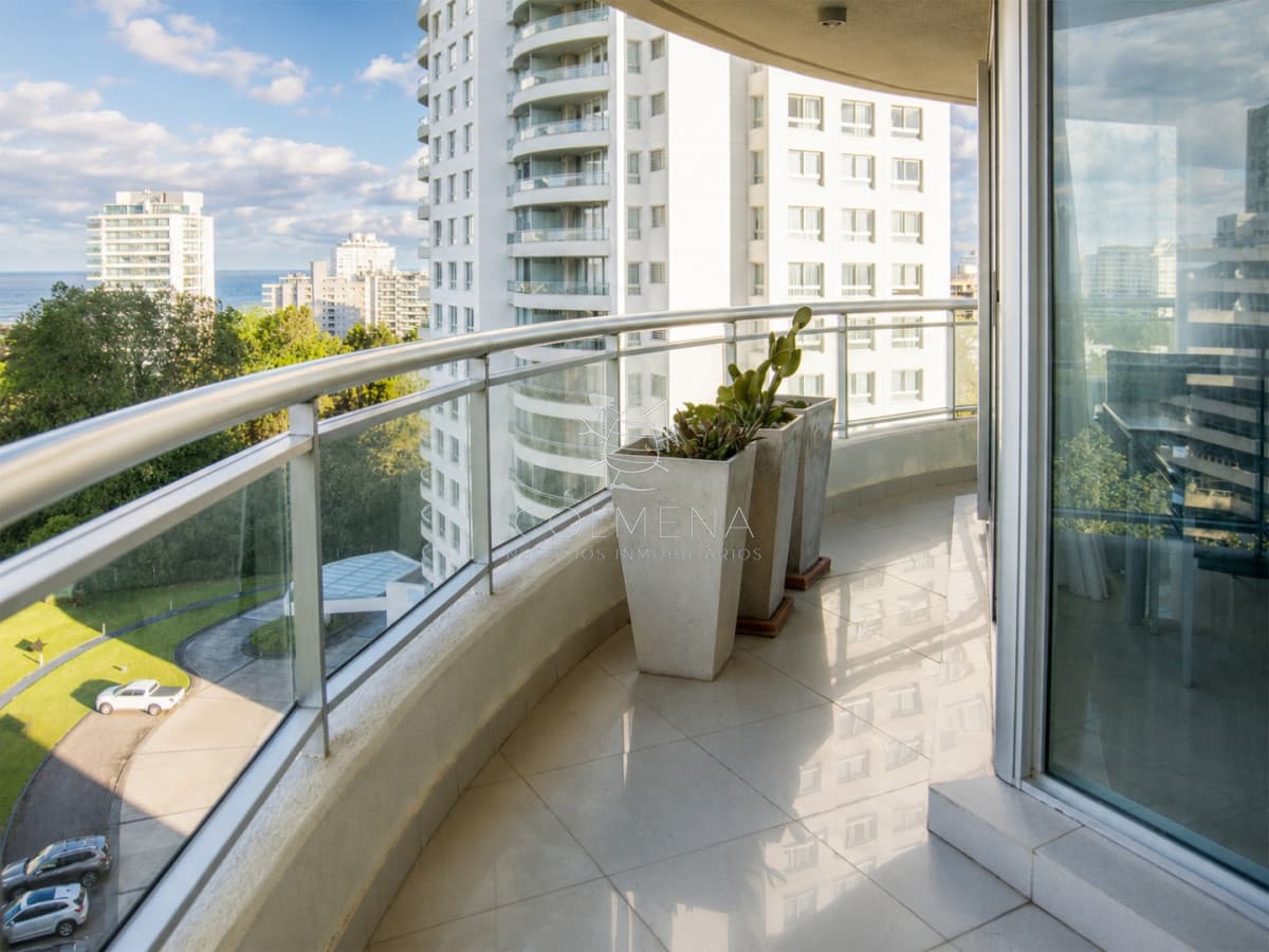 Alquila apartamento de 3 dormitorios en Roosevelt, Punta del Este