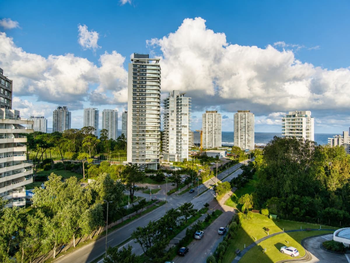 Alquila apartamento de 3 dormitorios en Roosevelt, Punta del Este