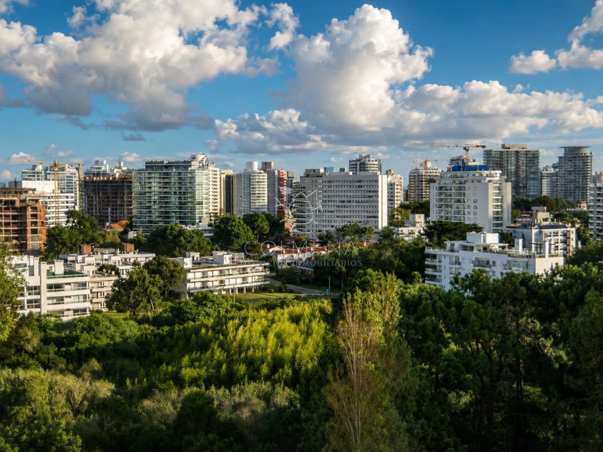 Alquila apartamento de 3 dormitorios en Roosevelt, Punta del Este