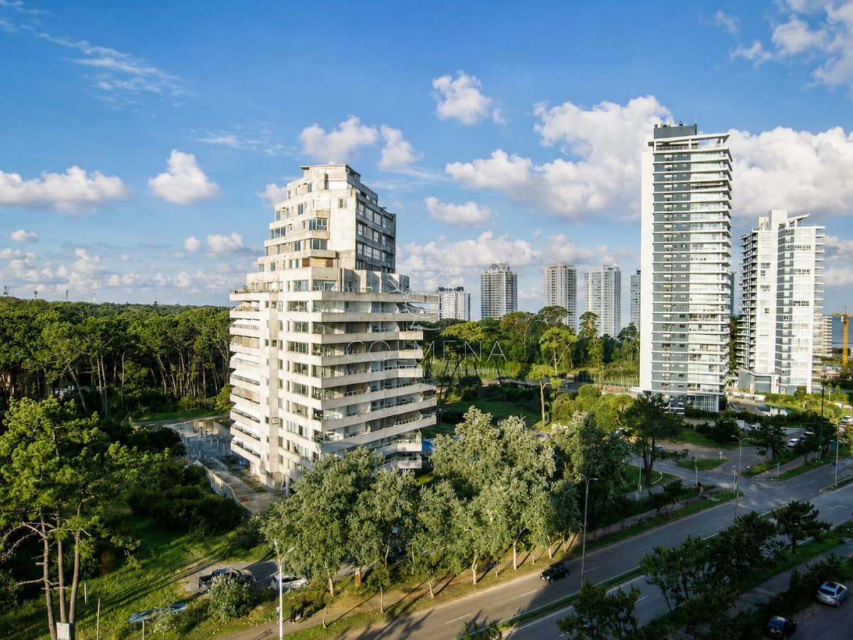 Alquila apartamento de 3 dormitorios en Roosevelt, Punta del Este