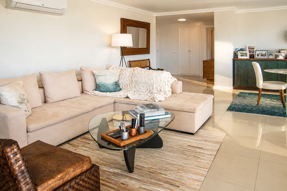 Lujoso Apartamento en Torre Imperiale de 3 dormitorios + dependencia en venta.
