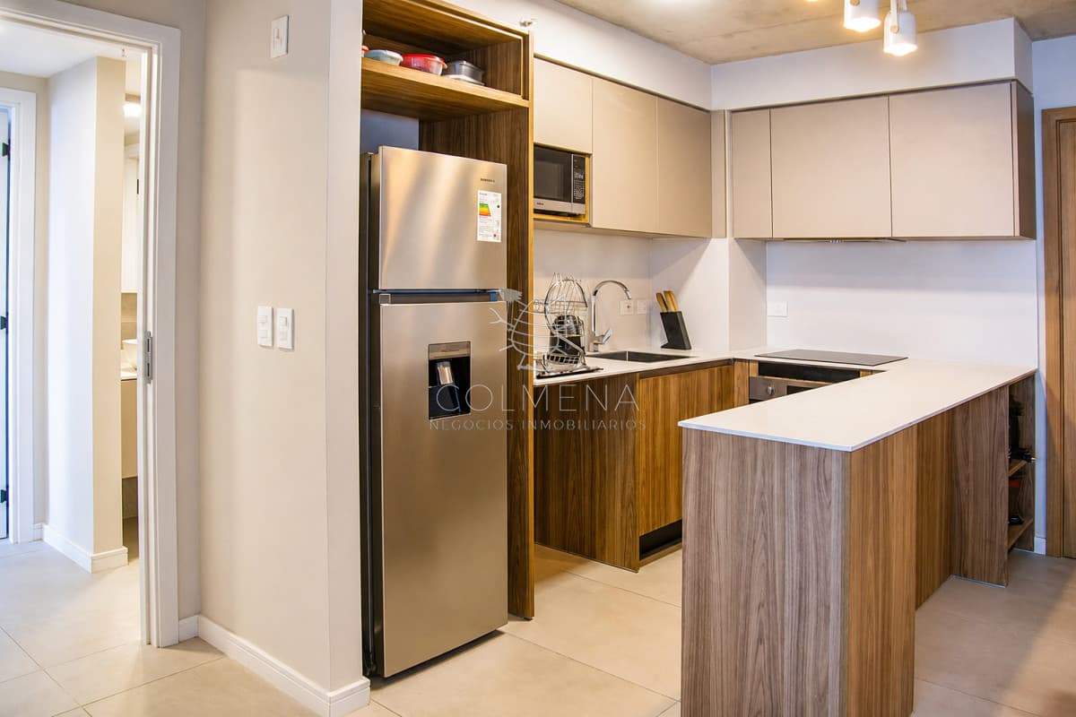 En venta apartamento de 2 dormitorios a solo metros de Playa Brava, Moderno diseño, piscina con vista al mar