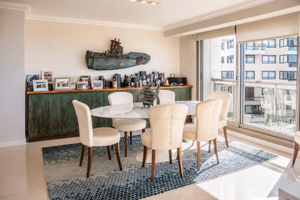 Lujoso Apartamento en Torre Imperiale de 3 dormitorios + dependencia en venta.