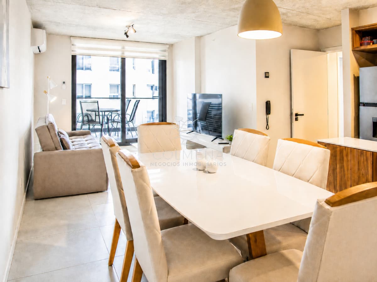 En venta apartamento de 2 dormitorios a solo metros de Playa Brava, Moderno diseño, piscina con vista al mar