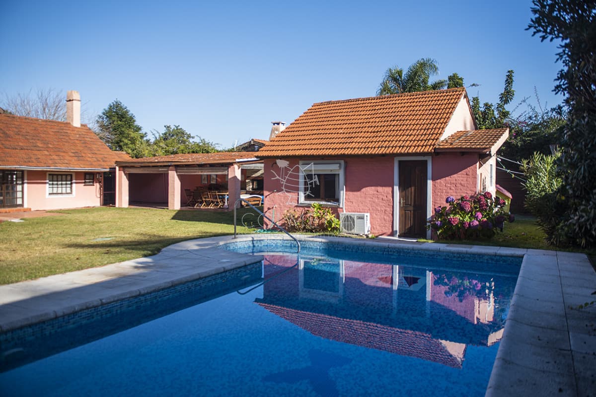 Muy linda casa en venta, zona inmejorable, 3 dormitorios y servicio