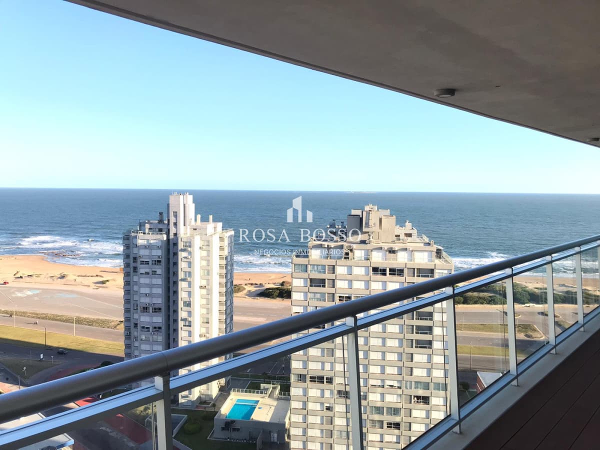 Espectacular departamento, de 3 dormitorios, a la venta en Punta del Este